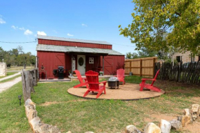 Gorgeous Barn Cabin with Firepit 10min from Main St